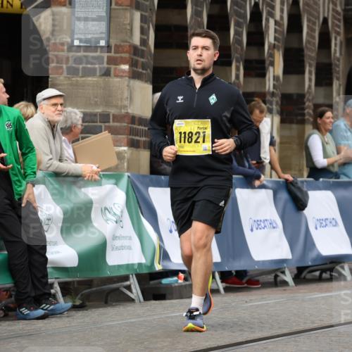 13.09.2026 - 21. swb-Marathon Bremen Strokosch-Dieckow http://msf.ph/oto/10294831 13.09.2026 11:21:35 Ziel 11262, 11780, 11104 meine-sportfotos.de
