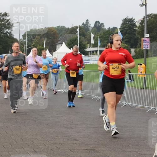 13.09.2026 - Kiel Lauf Andreas Tolksdorf http://msf.ph/oto/10294890 13.09.2026 09:28:10 Kiellinie 3735, 6732, 30, 3687, 100921, 3561, 1092, 38, 4288, 2, 2482 meine-sportfotos.de