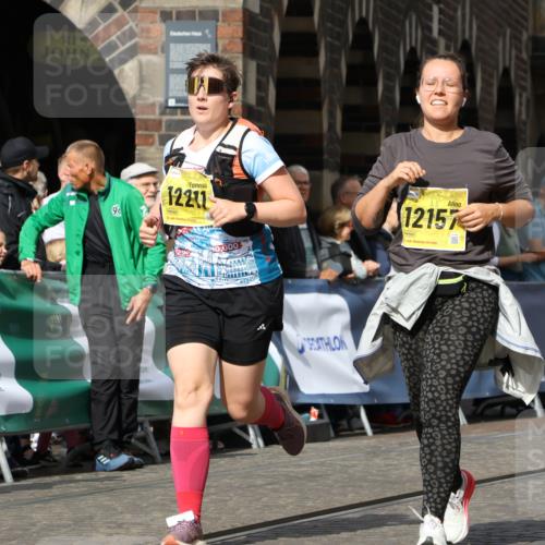 13.09.2026 - 21. swb-Marathon Bremen Strokosch-Dieckow http://msf.ph/oto/10294931 13.09.2026 11:22:08 Ziel 11104, 11639, 11423, 12444 meine-sportfotos.de