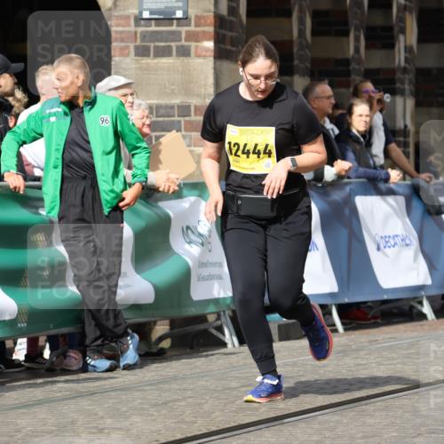 13.09.2026 - 21. swb-Marathon Bremen Strokosch-Dieckow http://msf.ph/oto/10295017 13.09.2026 11:22:30 Ziel 11698, 12157, 11574 meine-sportfotos.de