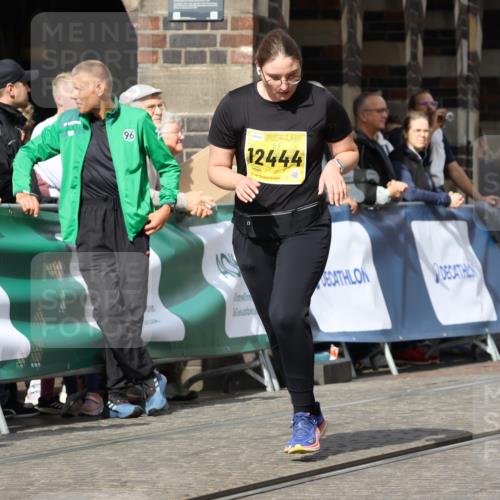 13.09.2026 - 21. swb-Marathon Bremen Strokosch-Dieckow http://msf.ph/oto/10295030 13.09.2026 11:22:30 Ziel 11698, 12157, 11574 meine-sportfotos.de