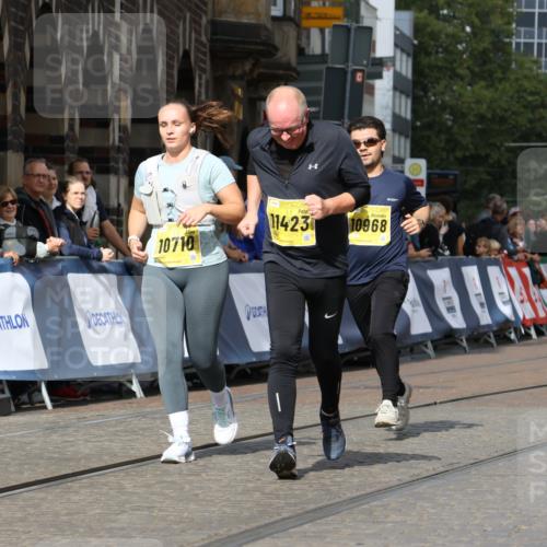13.09.2026 - 21. swb-Marathon Bremen Strokosch-Dieckow http://msf.ph/oto/10295044 13.09.2026 11:22:32 Ziel 11698, 12157, 11574 meine-sportfotos.de