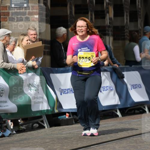 13.09.2026 - 21. swb-Marathon Bremen Strokosch-Dieckow http://msf.ph/oto/10295219 13.09.2026 11:23:04 Ziel 11574, 10349, 10754, 10925 meine-sportfotos.de