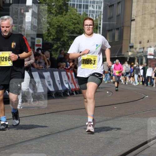 13.09.2026 - 21. swb-Marathon Bremen Strokosch-Dieckow http://msf.ph/oto/10295318 13.09.2026 11:23:34 Ziel 10349, 10754, 10925 meine-sportfotos.de