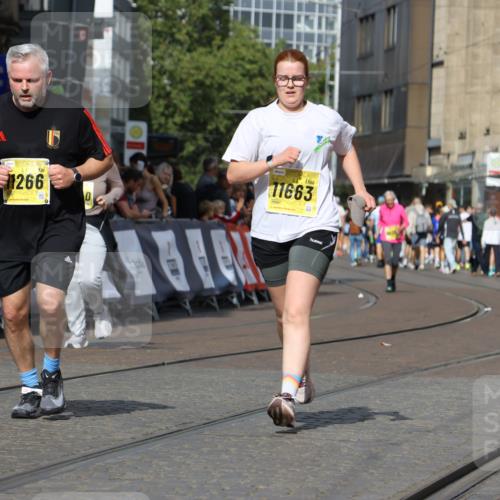 13.09.2026 - 21. swb-Marathon Bremen Strokosch-Dieckow http://msf.ph/oto/10295326 13.09.2026 11:23:34 Ziel 10349, 10754, 10925 meine-sportfotos.de