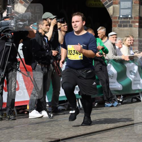 13.09.2026 - 21. swb-Marathon Bremen Strokosch-Dieckow http://msf.ph/oto/10295334 13.09.2026 11:23:35 Ziel 10349, 10754, 10925 meine-sportfotos.de