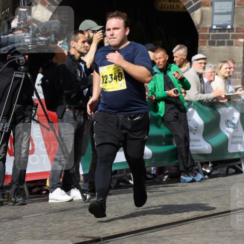 13.09.2026 - 21. swb-Marathon Bremen Strokosch-Dieckow http://msf.ph/oto/10295350 13.09.2026 11:23:35 Ziel 10349, 10754, 10925 meine-sportfotos.de