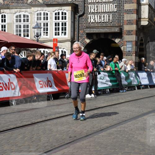 13.09.2026 - 21. swb-Marathon Bremen Strokosch-Dieckow http://msf.ph/oto/10295430 13.09.2026 11:24:01 Ziel 12440 meine-sportfotos.de