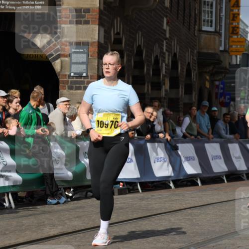 13.09.2026 - 21. swb-Marathon Bremen Strokosch-Dieckow http://msf.ph/oto/10295469 13.09.2026 11:24:07 Ziel 10292, 11712 meine-sportfotos.de
