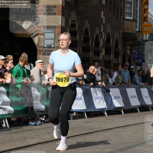 13.09.2026 - 21. swb-Marathon Bremen Strokosch-Dieckow http://msf.ph/oto/10295477 13.09.2026 11:24:07 Ziel 10292, 11712 meine-sportfotos.de