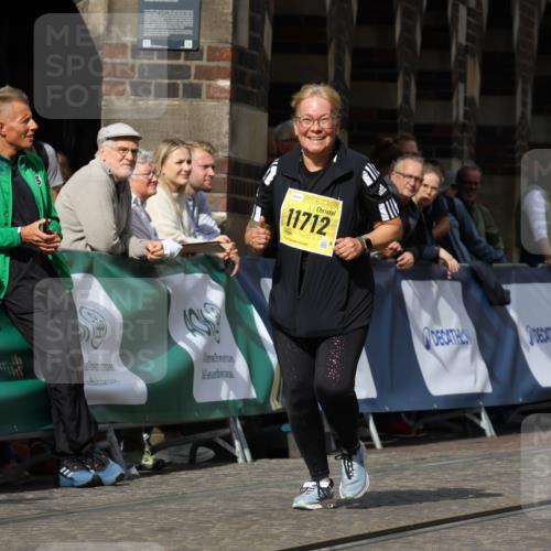 13.09.2026 - 21. swb-Marathon Bremen Strokosch-Dieckow http://msf.ph/oto/10295539 13.09.2026 11:24:22 Ziel 10292, 10413, 10970 meine-sportfotos.de
