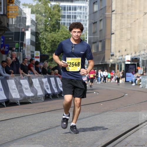13.09.2026 - 21. swb-Marathon Bremen Strokosch-Dieckow http://msf.ph/oto/10295636 13.09.2026 11:26:19 Ziel 11538 meine-sportfotos.de