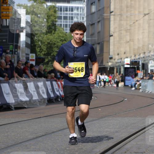 13.09.2026 - 21. swb-Marathon Bremen Strokosch-Dieckow http://msf.ph/oto/10295675 13.09.2026 11:26:19 Ziel 11538 meine-sportfotos.de