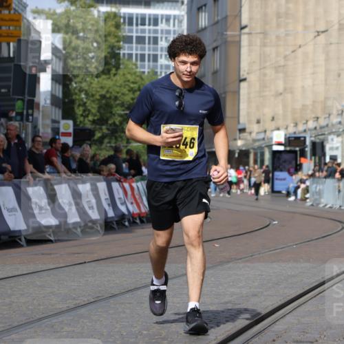 13.09.2026 - 21. swb-Marathon Bremen Strokosch-Dieckow http://msf.ph/oto/10295696 13.09.2026 11:26:19 Ziel 11538 meine-sportfotos.de