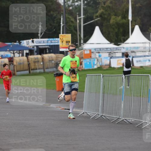 13.09.2026 - Kiel Lauf Andreas Tolksdorf http://msf.ph/oto/10295700 13.09.2026 09:21:50 Kiellinie 3678, 3679 meine-sportfotos.de