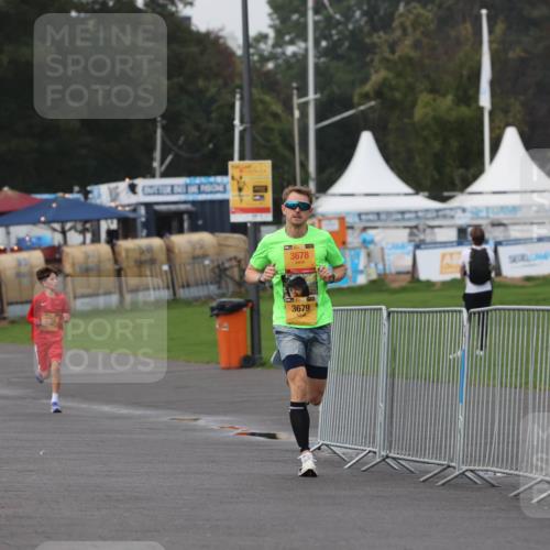 13.09.2026 - Kiel Lauf Andreas Tolksdorf http://msf.ph/oto/10295703 13.09.2026 09:21:50 Kiellinie 3678, 3679 meine-sportfotos.de