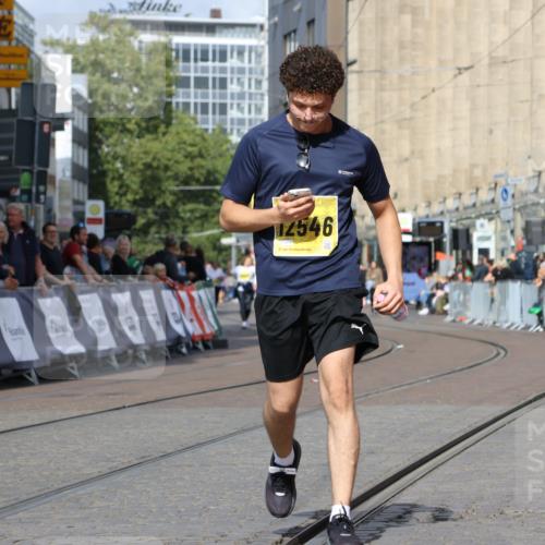 13.09.2026 - 21. swb-Marathon Bremen Strokosch-Dieckow http://msf.ph/oto/10295711 13.09.2026 11:26:20 Ziel 10667, 11538 meine-sportfotos.de