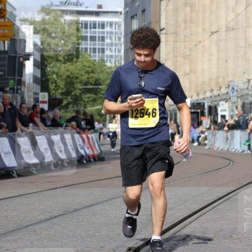 13.09.2026 - 21. swb-Marathon Bremen Strokosch-Dieckow http://msf.ph/oto/10295716 13.09.2026 11:26:20 Ziel 10667, 11538 meine-sportfotos.de