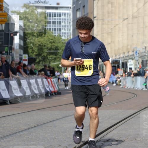 13.09.2026 - 21. swb-Marathon Bremen Strokosch-Dieckow http://msf.ph/oto/10295725 13.09.2026 11:26:20 Ziel 10667, 11538 meine-sportfotos.de