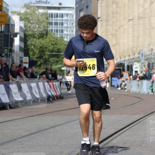13.09.2026 - 21. swb-Marathon Bremen Strokosch-Dieckow http://msf.ph/oto/10295733 13.09.2026 11:26:20 Ziel 10667, 11538 meine-sportfotos.de
