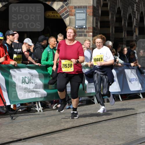 13.09.2026 - 21. swb-Marathon Bremen Strokosch-Dieckow http://msf.ph/oto/10295772 13.09.2026 11:26:43 Ziel 10573, 11254, 11851, 12377, 12408 meine-sportfotos.de