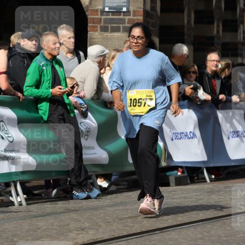 13.09.2026 - 21. swb-Marathon Bremen Strokosch-Dieckow http://msf.ph/oto/10295836 13.09.2026 11:26:52 Ziel 10667, 11538, 11254, 11851, 12377, 12408 meine-sportfotos.de
