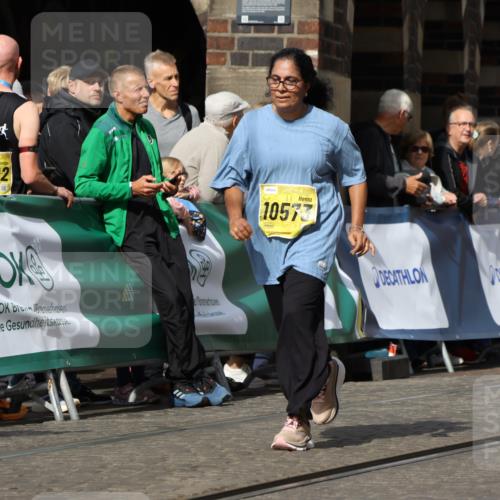 13.09.2026 - 21. swb-Marathon Bremen Strokosch-Dieckow http://msf.ph/oto/10295850 13.09.2026 11:26:52 Ziel 10667, 11538, 11254, 11851, 12377, 12408 meine-sportfotos.de