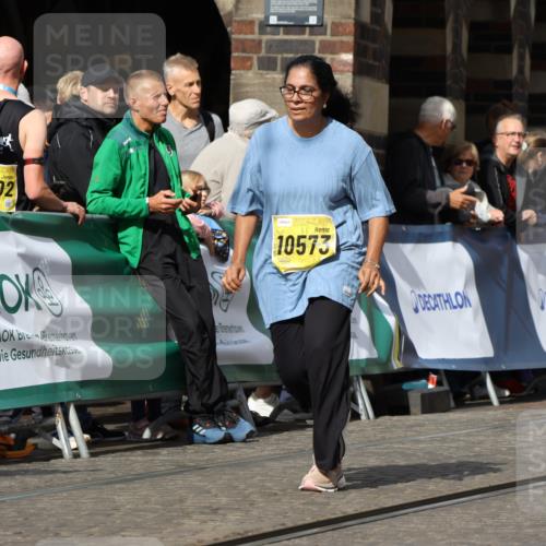13.09.2026 - 21. swb-Marathon Bremen Strokosch-Dieckow http://msf.ph/oto/10295857 13.09.2026 11:26:52 Ziel 10667, 11538, 11254, 11851, 12377, 12408 meine-sportfotos.de