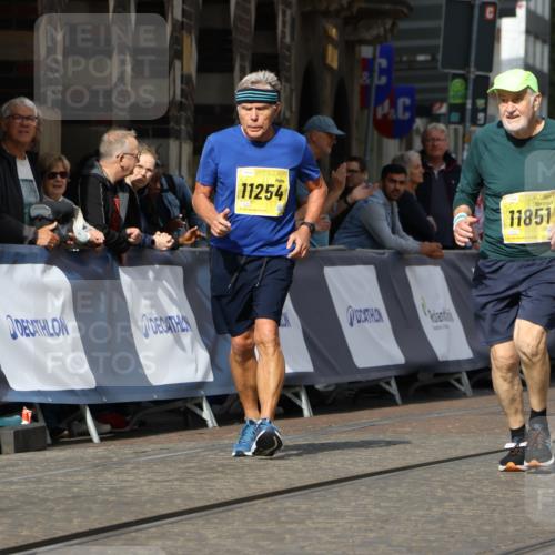 13.09.2026 - 21. swb-Marathon Bremen Strokosch-Dieckow http://msf.ph/oto/10295865 13.09.2026 11:26:59 Ziel 10573, 10667, 11538 meine-sportfotos.de
