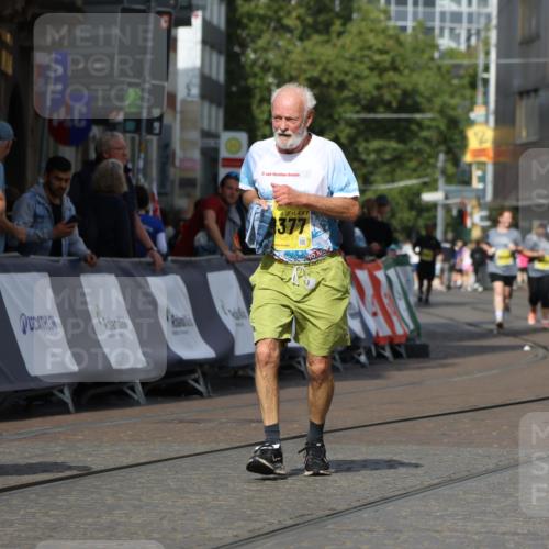 13.09.2026 - 21. swb-Marathon Bremen Strokosch-Dieckow http://msf.ph/oto/10295924 13.09.2026 11:27:03 Ziel 10573, 10667, 11538 meine-sportfotos.de