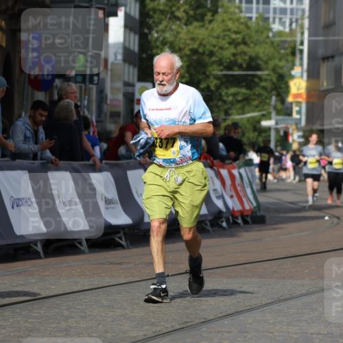 13.09.2026 - 21. swb-Marathon Bremen Strokosch-Dieckow http://msf.ph/oto/10295938 13.09.2026 11:27:03 Ziel 10573, 10667, 11538 meine-sportfotos.de