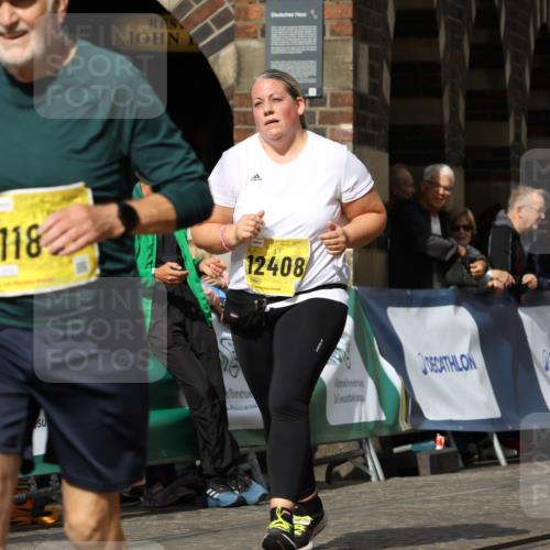 13.09.2026 - 21. swb-Marathon Bremen Strokosch-Dieckow http://msf.ph/oto/10295951 13.09.2026 11:27:05 Ziel 10573, 10667, 11538 meine-sportfotos.de