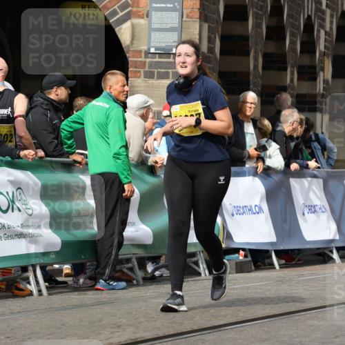 13.09.2026 - 21. swb-Marathon Bremen Strokosch-Dieckow http://msf.ph/oto/10296078 13.09.2026 11:27:34 Ziel 11031 meine-sportfotos.de