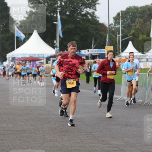 13.09.2026 - Kiel Lauf Andreas Tolksdorf http://msf.ph/oto/10296080 13.09.2026 09:23:33 Kiellinie 5837, 1410, 3344, 39, 11351 meine-sportfotos.de