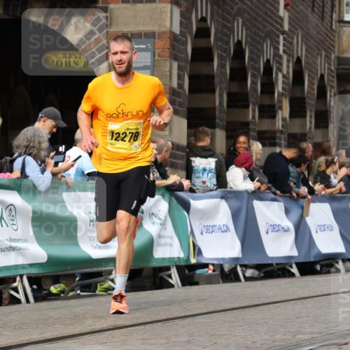 13.09.2026 - 21. swb-Marathon Bremen Strokosch-Dieckow http://msf.ph/oto/10296107 13.09.2026 10:48:04 Ziel 10172, 10210, 10223, 10393, 10592, 10594, 10860, 11018, 11130, 11360, 11634, 11809, 11894, 12077, 12318, 12547, 12558, 10316, 10329, 10638, 11058, 11135, 11241, 11781, 11815 meine-sportfotos.de