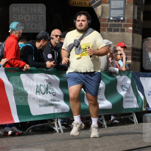 13.09.2026 - 21. swb-Marathon Bremen Strokosch-Dieckow http://msf.ph/oto/10296137 13.09.2026 11:28:29 Ziel  meine-sportfotos.de