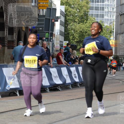 13.09.2026 - 21. swb-Marathon Bremen Strokosch-Dieckow http://msf.ph/oto/10296165 13.09.2026 11:28:32 Ziel 11161 meine-sportfotos.de