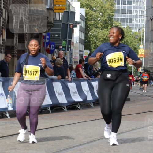 13.09.2026 - 21. swb-Marathon Bremen Strokosch-Dieckow http://msf.ph/oto/10296204 13.09.2026 11:28:33 Ziel 11161 meine-sportfotos.de