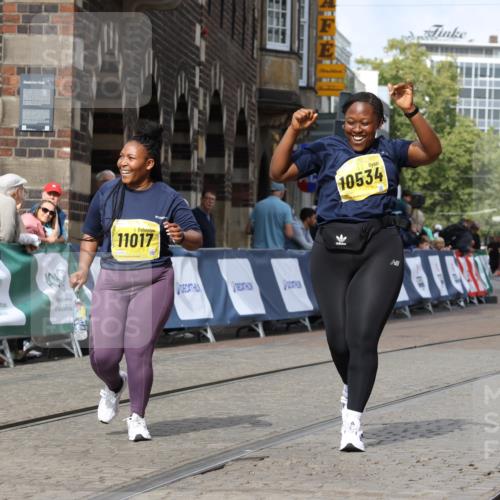 13.09.2026 - 21. swb-Marathon Bremen Strokosch-Dieckow http://msf.ph/oto/10296235 13.09.2026 11:28:34 Ziel 11161 meine-sportfotos.de