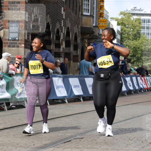 13.09.2026 - 21. swb-Marathon Bremen Strokosch-Dieckow http://msf.ph/oto/10296250 13.09.2026 11:28:34 Ziel 11161 meine-sportfotos.de