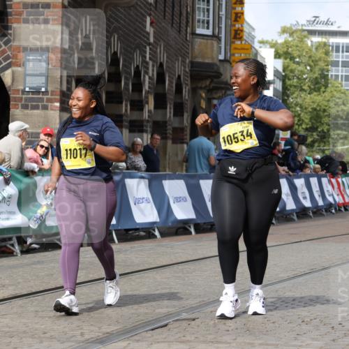 13.09.2026 - 21. swb-Marathon Bremen Strokosch-Dieckow http://msf.ph/oto/10296258 13.09.2026 11:28:34 Ziel 11161 meine-sportfotos.de