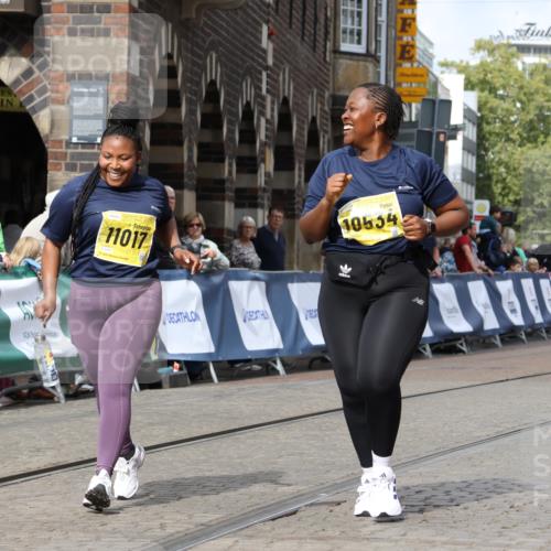 13.09.2026 - 21. swb-Marathon Bremen Strokosch-Dieckow http://msf.ph/oto/10296295 13.09.2026 11:28:35 Ziel 11161 meine-sportfotos.de