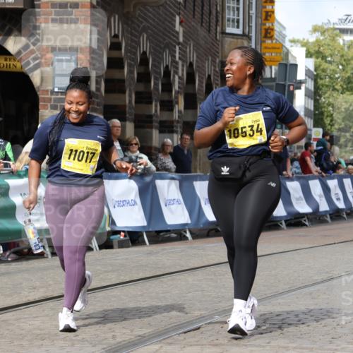 13.09.2026 - 21. swb-Marathon Bremen Strokosch-Dieckow http://msf.ph/oto/10296302 13.09.2026 11:28:35 Ziel 11161 meine-sportfotos.de