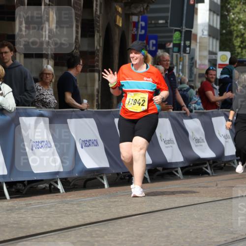 13.09.2026 - 21. swb-Marathon Bremen Strokosch-Dieckow http://msf.ph/oto/10296355 13.09.2026 11:29:05 Ziel 11352, 11444, 11496 meine-sportfotos.de