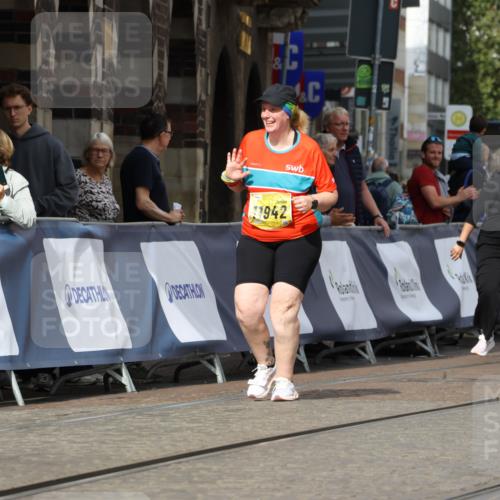 13.09.2026 - 21. swb-Marathon Bremen Strokosch-Dieckow http://msf.ph/oto/10296362 13.09.2026 11:29:05 Ziel 11352, 11444, 11496 meine-sportfotos.de