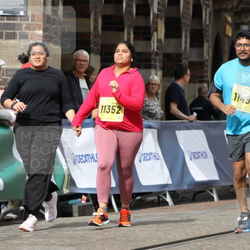 13.09.2026 - 21. swb-Marathon Bremen Strokosch-Dieckow http://msf.ph/oto/10296395 13.09.2026 11:29:13 Ziel 10387 meine-sportfotos.de