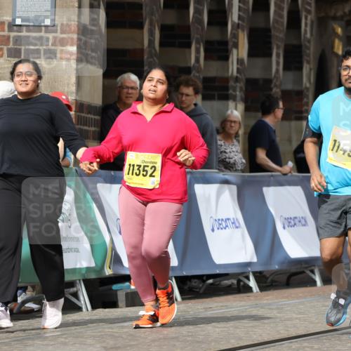 13.09.2026 - 21. swb-Marathon Bremen Strokosch-Dieckow http://msf.ph/oto/10296423 13.09.2026 11:29:14 Ziel 10387 meine-sportfotos.de
