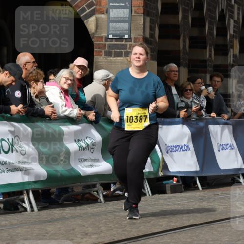 13.09.2026 - 21. swb-Marathon Bremen Strokosch-Dieckow http://msf.ph/oto/10296429 13.09.2026 11:29:34 Ziel 11352, 11444, 11496, 11942 meine-sportfotos.de