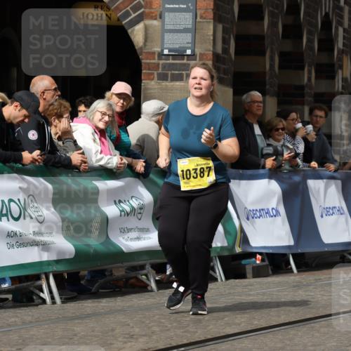 13.09.2026 - 21. swb-Marathon Bremen Strokosch-Dieckow http://msf.ph/oto/10296436 13.09.2026 11:29:34 Ziel 11352, 11444, 11496, 11942 meine-sportfotos.de