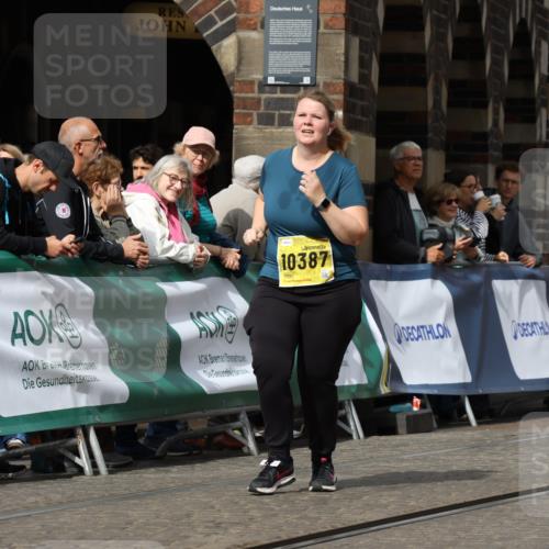 13.09.2026 - 21. swb-Marathon Bremen Strokosch-Dieckow http://msf.ph/oto/10296443 13.09.2026 11:29:34 Ziel 11352, 11444, 11496, 11942 meine-sportfotos.de